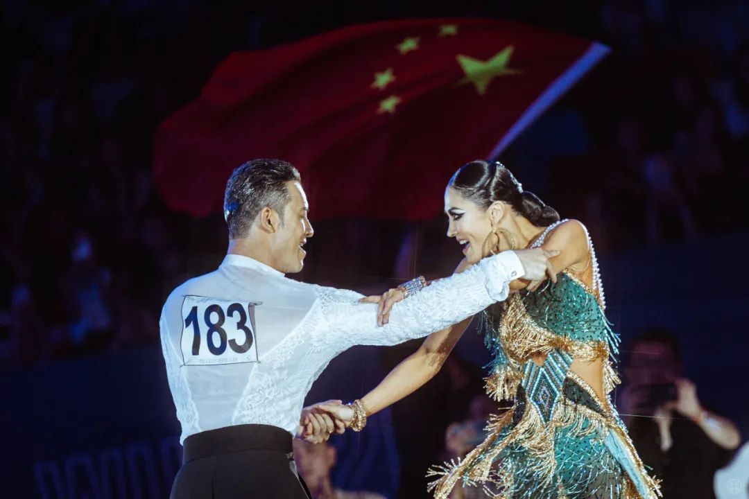 儿童舞蹈队在舞蹈比赛中夺冠 儿童舞蹈队在舞蹈比赛中夺冠