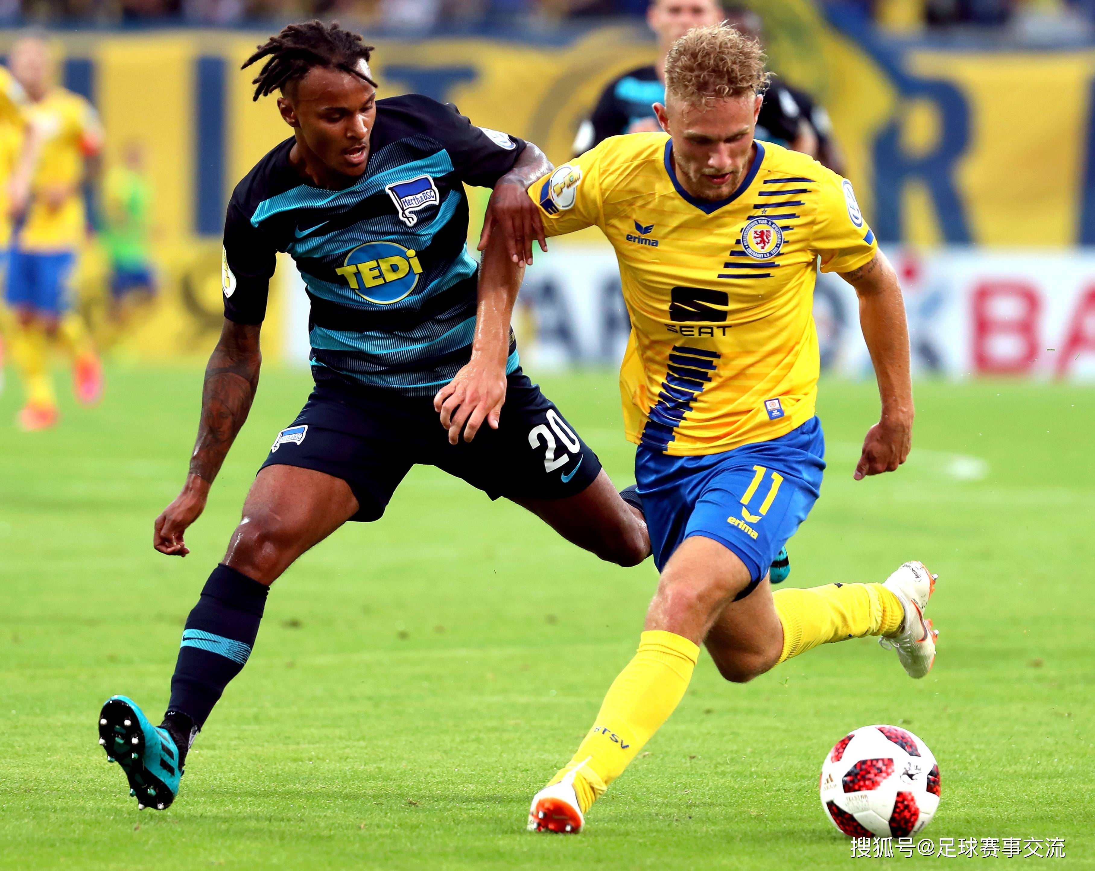 开云下载-双方队伍在足球比赛中展现出色配合