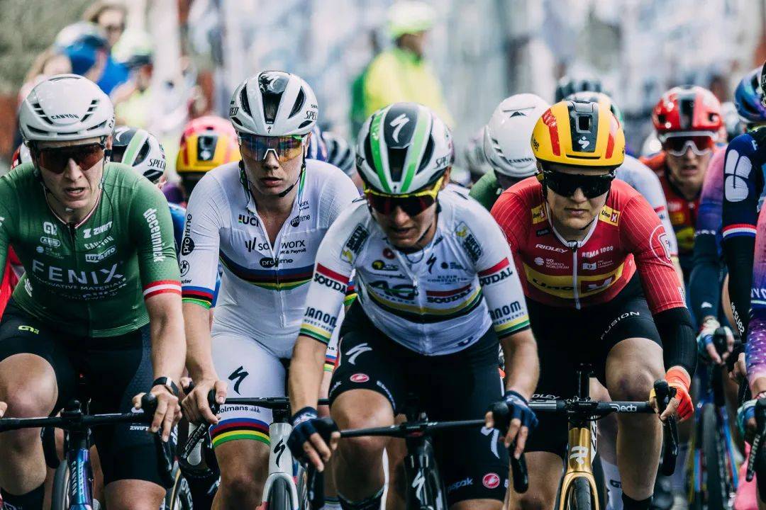 车队高效配合，助力在联赛中连胜多场的简单介绍