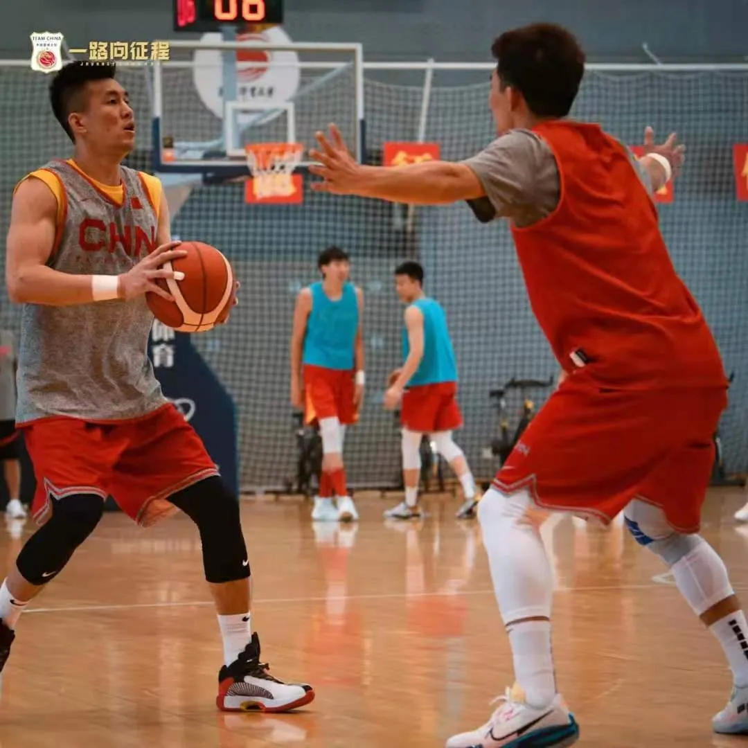 哈尔滨男篮全力以赴,取得胜利 哈尔滨男篮全力以赴,取得胜利