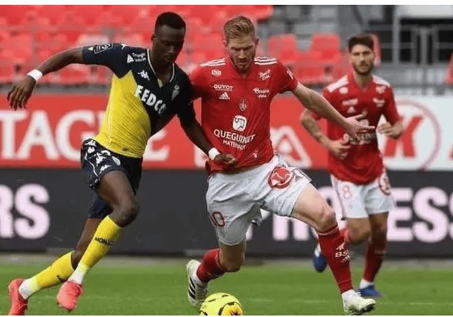 开云官网-梅斯队演绎惊天逆袭，客场逆转胜令人感慨