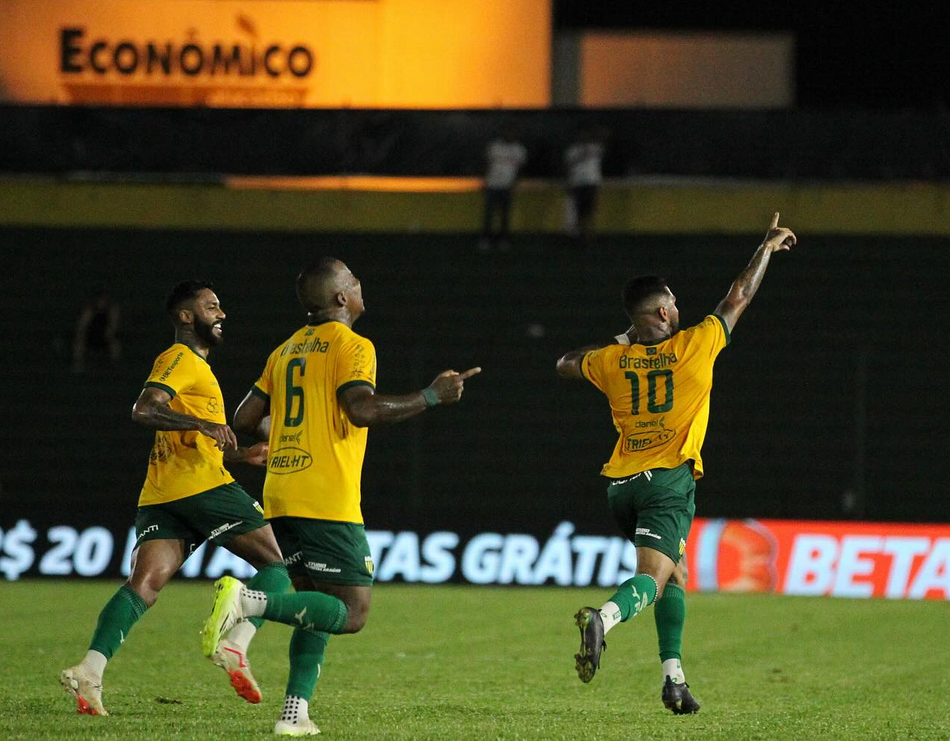 开云下载-巴西队惊险淘汰法国队，成功进军四强的简单介绍