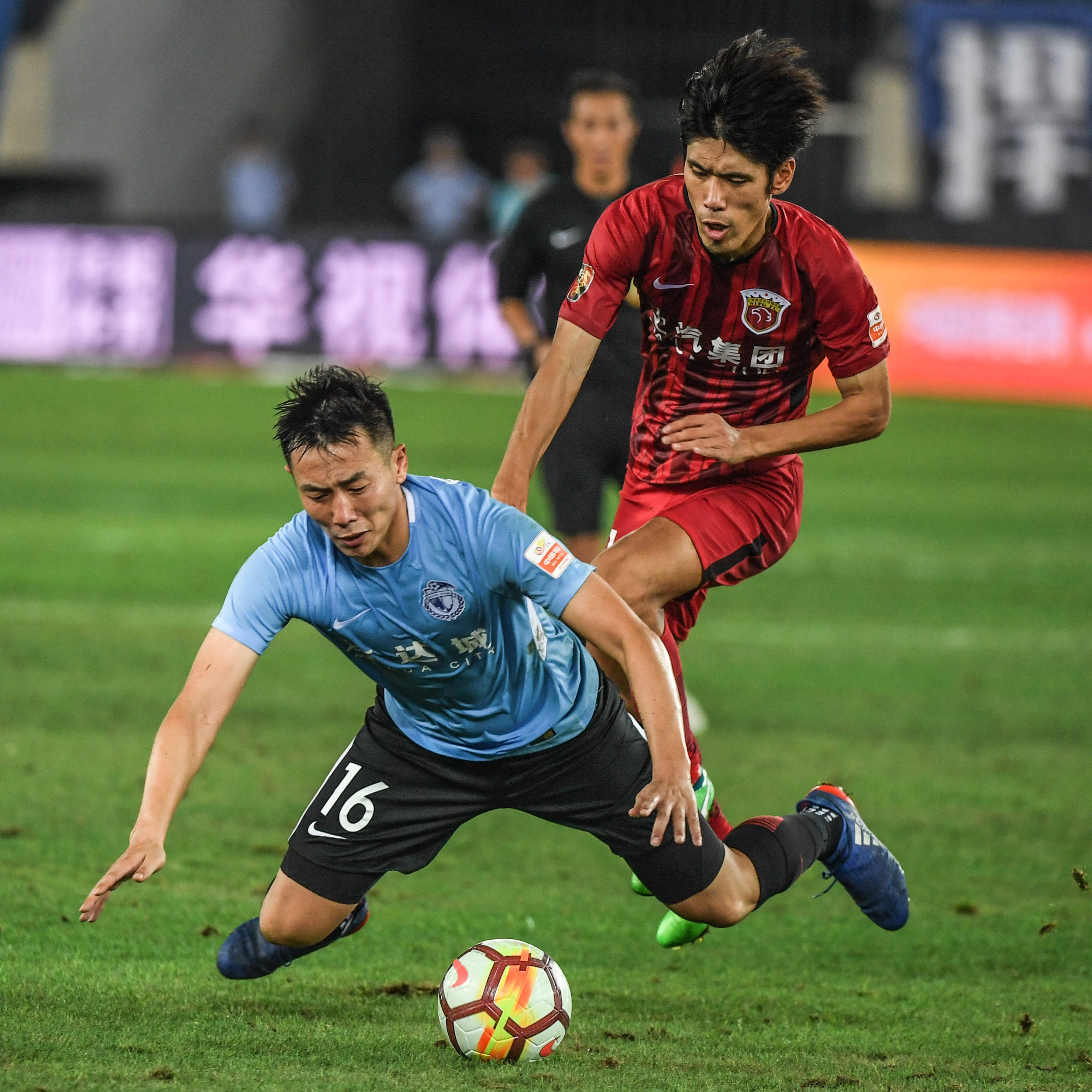 开云体育-包含上海申鑫比不敌上海上港，遭遇失利的词条