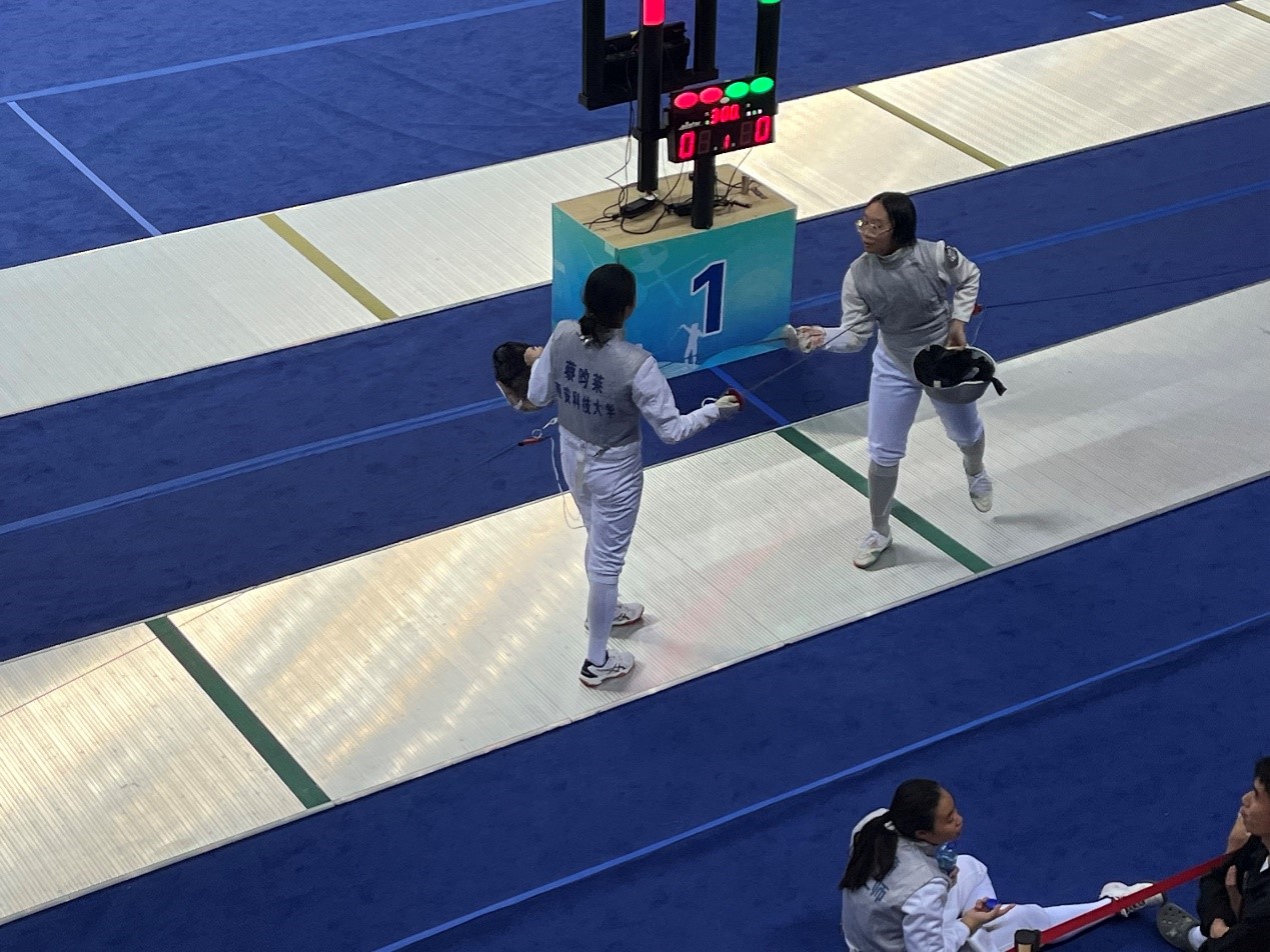 中国击剑队在团体赛中获得好成绩