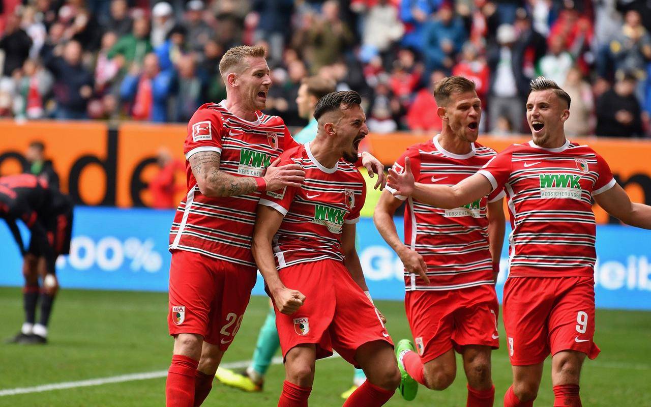 汉堡球员集体训练备战下轮德甲比赛 汉堡球员集体训练备战下轮德甲比赛