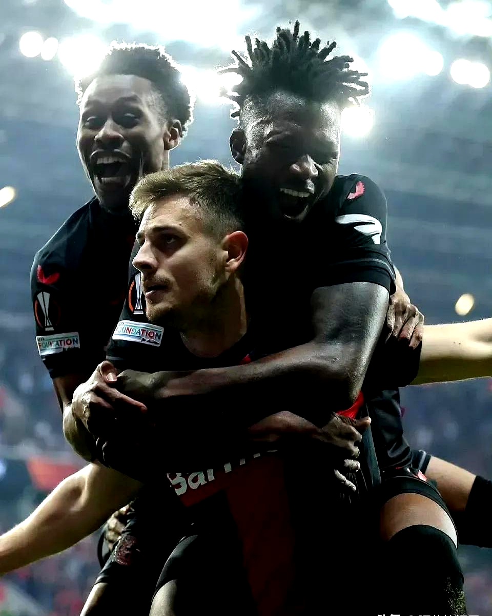 开云平台-法兰克福球员集体庆生，增强团结战斗力的简单介绍