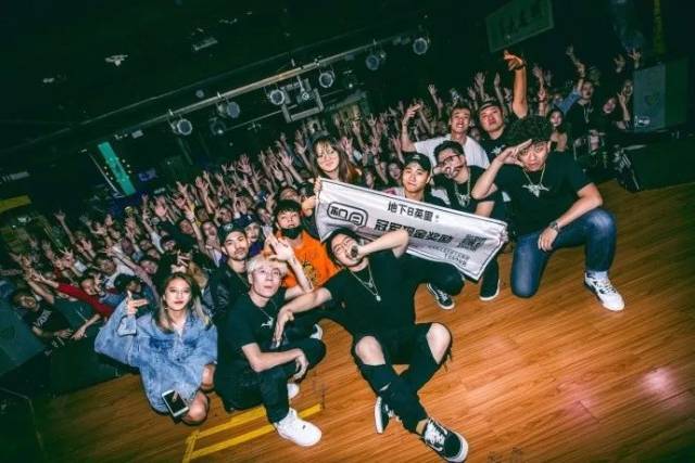 包含阿姆斯特丹新人勇争冠军,创造精彩一幕的词条 包含阿姆斯特丹新人勇争冠军,创造精彩一幕的词条