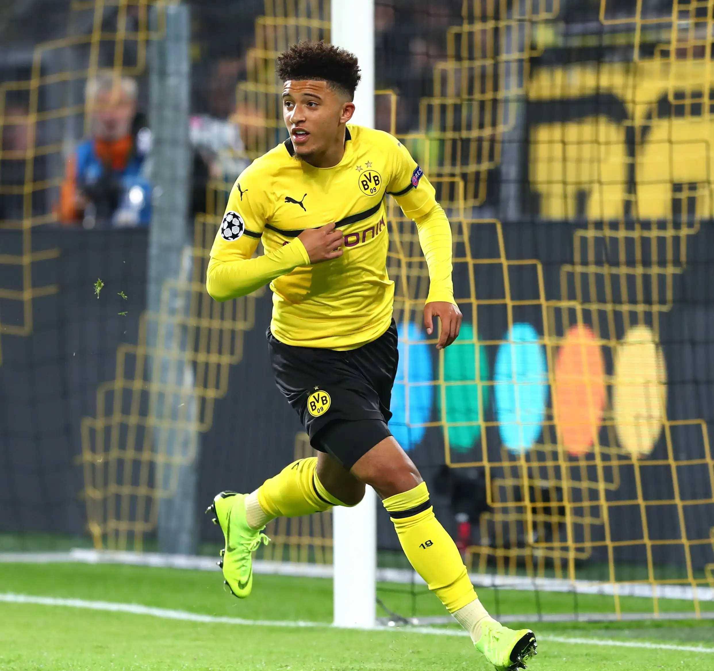 开云官方app入口-多特蒙德遭遇惊险一战，在比赛中全力拼搏