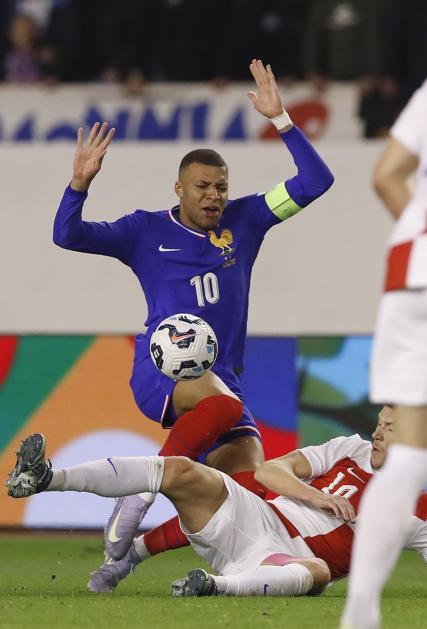 挑战极限,冲刺胜利:欧洲豪门夺冠亚洲足球赛!的简单介绍 挑战极限,冲刺胜利:欧洲豪门夺冠亚洲足球赛!的简单介绍