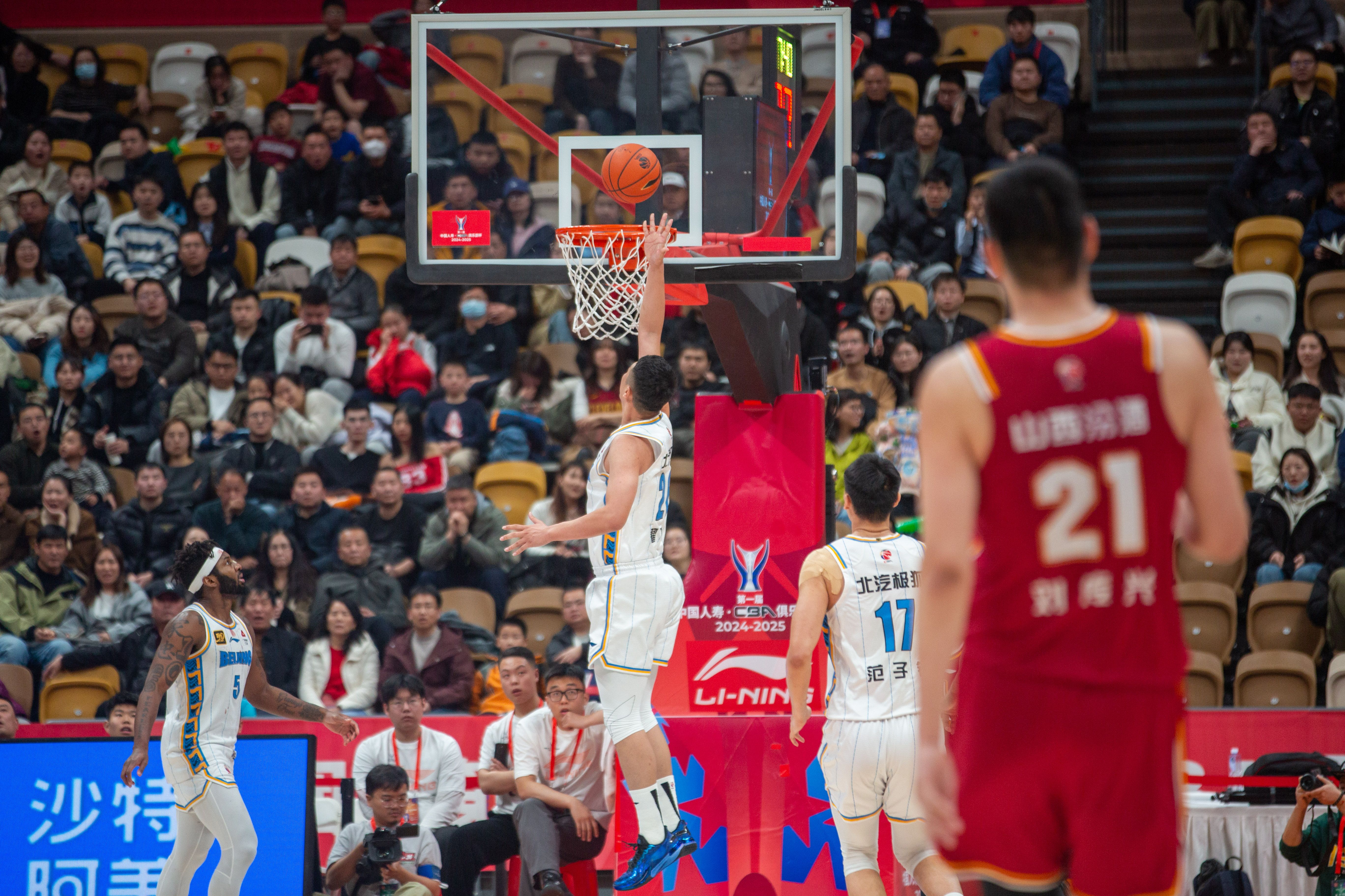 开云体育-精彩比赛热血上演，球队踏入季军争夺战