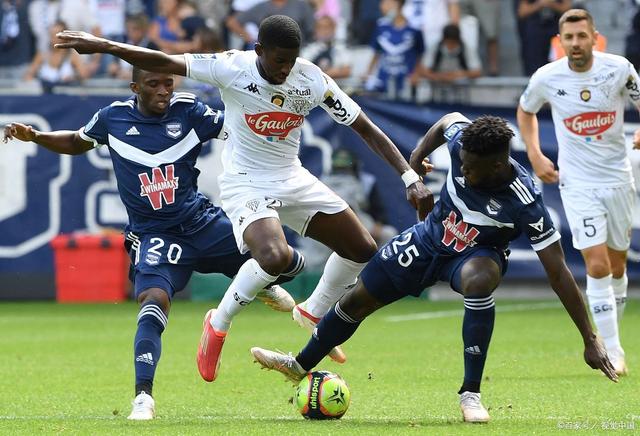 皇家贝蒂斯踢出精彩战术拿下胜利