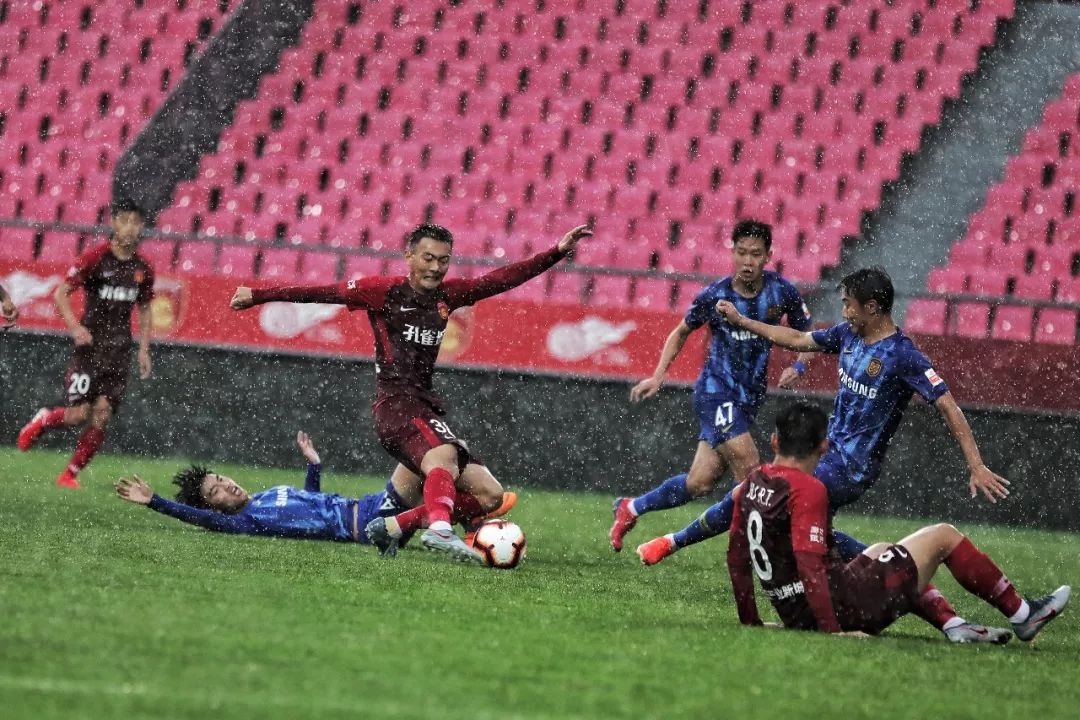 关于江苏苏宁主场击败河北华夏幸福,保持势头的信息 关于江苏苏宁主场击败河北华夏幸福,保持势头的信息