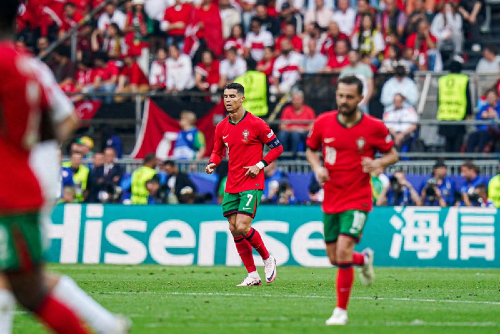 开云APP-法国队击败葡萄牙实现三连胜，提前锁定出线名额