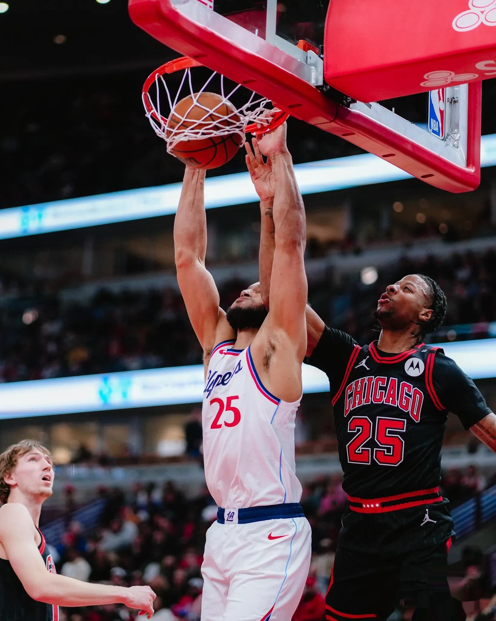 开云官方app入口-快船一举逆转猛龙，抢得关键胜利