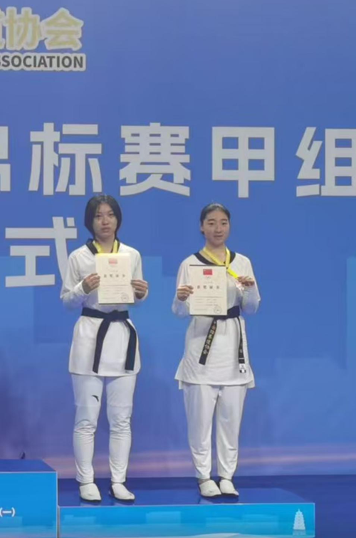 青年运动员斩获金牌,勇气无限 青年运动员斩获金牌,勇气无限