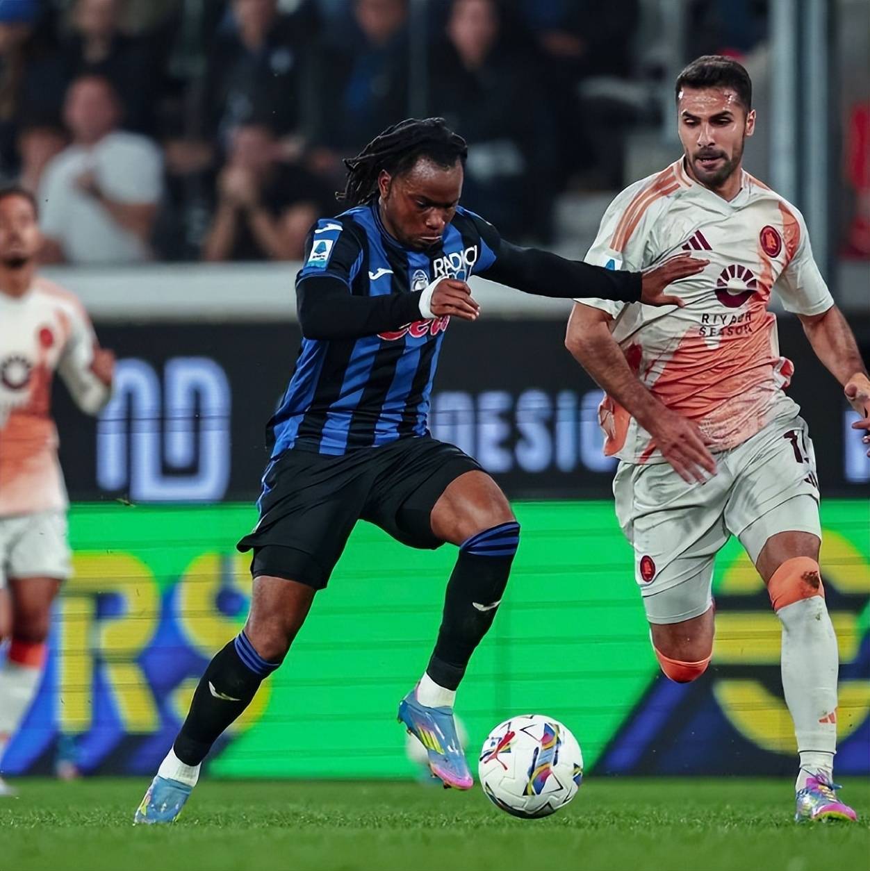 开云体育官网-意甲球队实力均衡竞争异常激烈