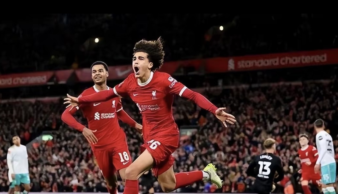 开云官方app入口-斯佩齐亚主场胜利，球队士气高涨