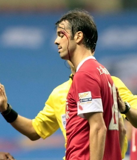 上海德比战火花四射精彩一触即发