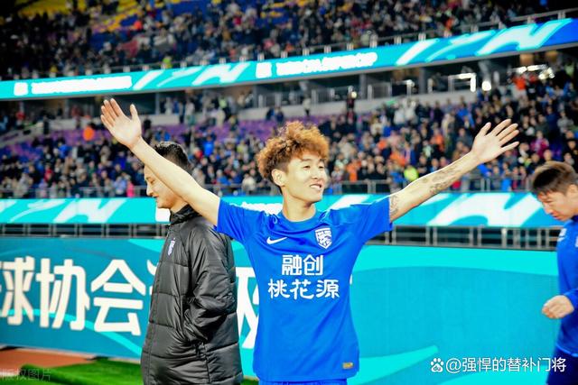 赛场上强强对话，全力以赴争夺胜利