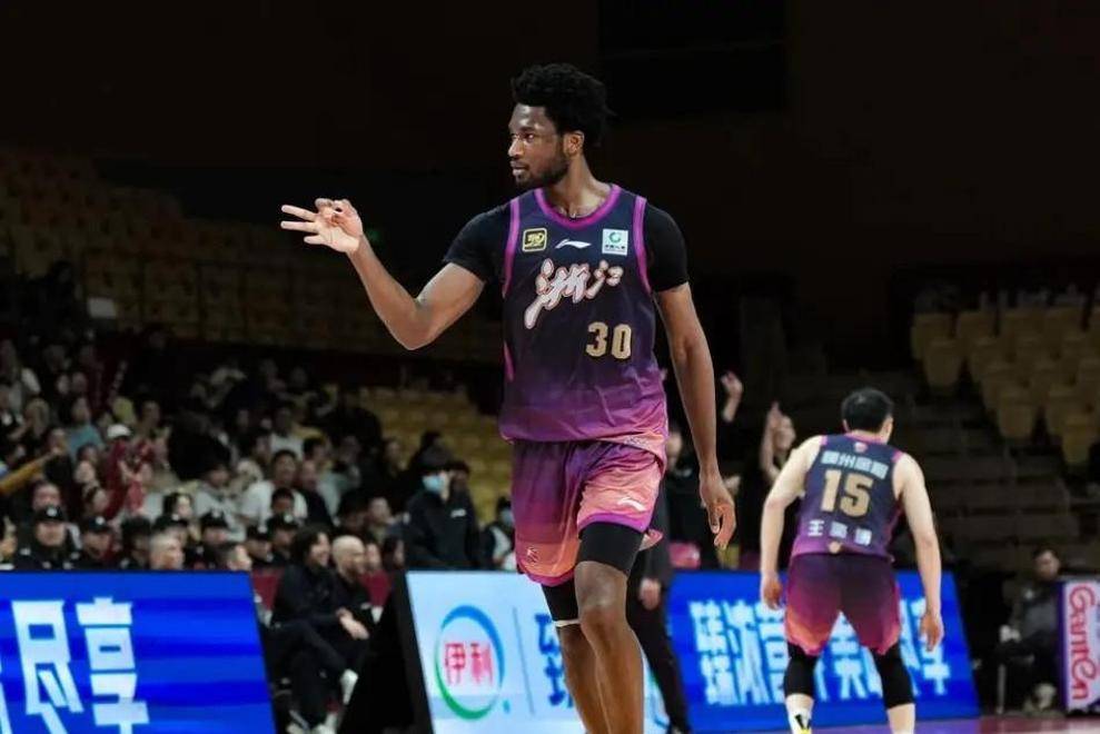 南部球队逆转胜利，勇夺季后赛资格