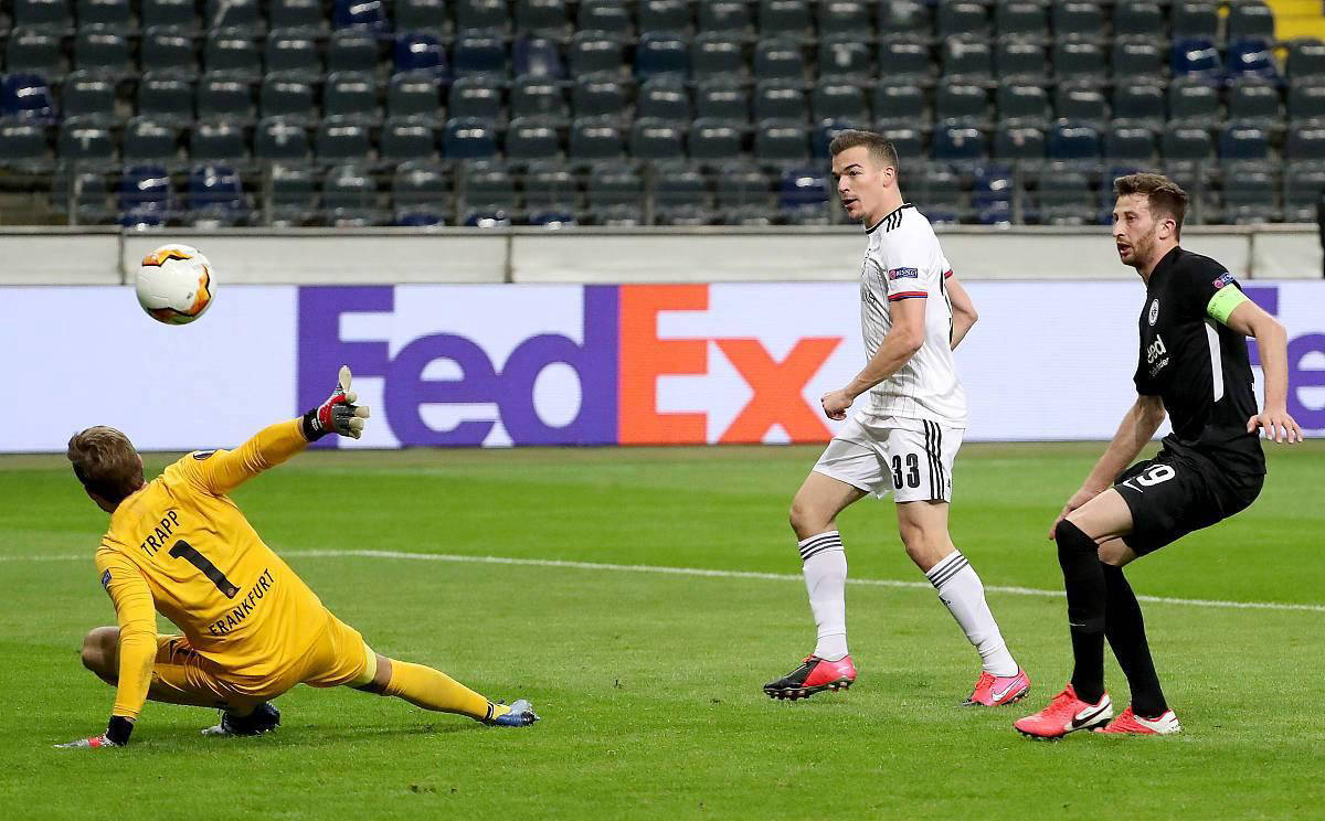 法兰克福主场告负,降级阴影笼罩球队的简单介绍 法兰克福主场告负,降级阴影笼罩球队的简单介绍