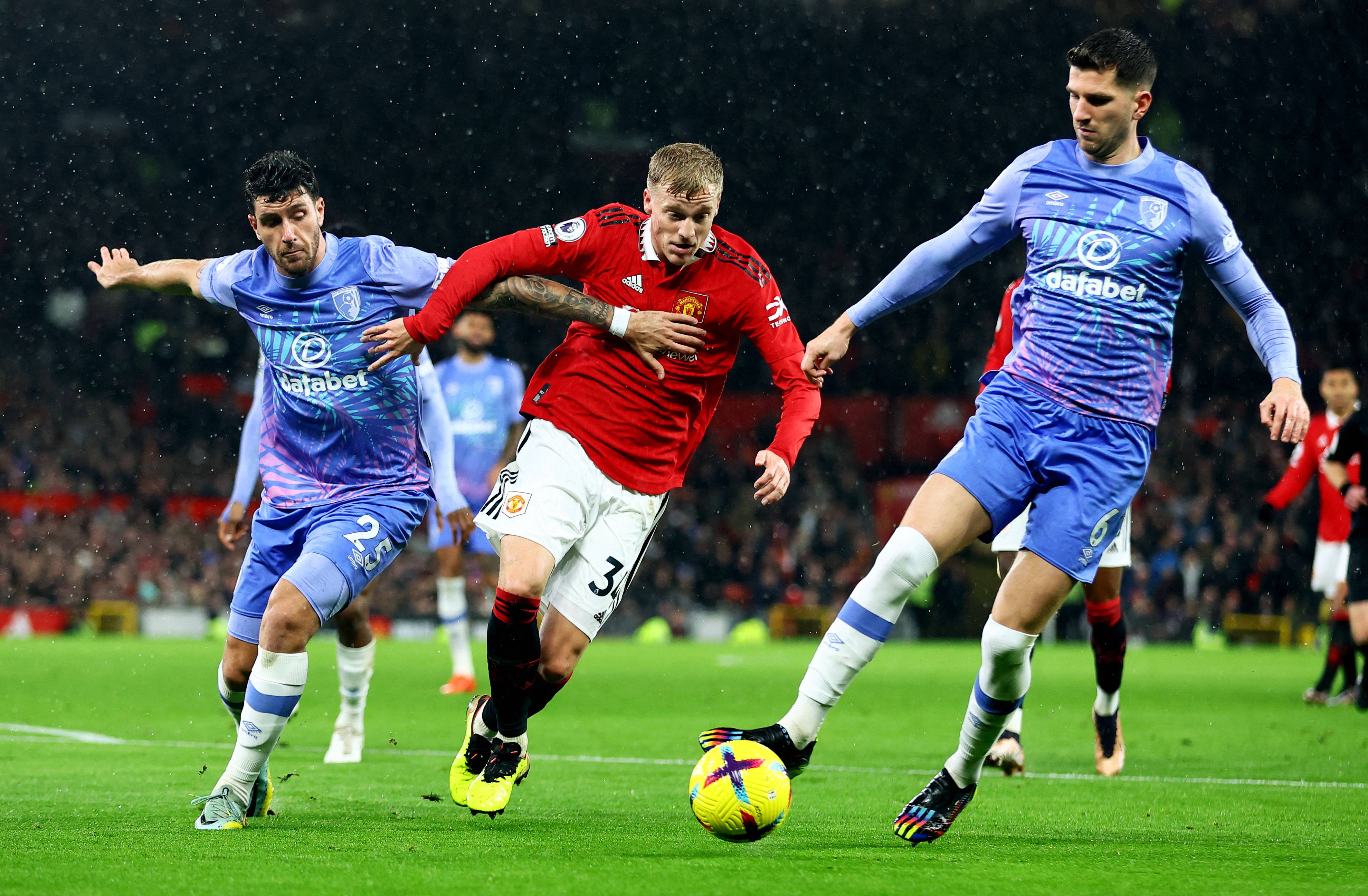 关于曼城主场大胜，稳固积分榜领先位置的信息