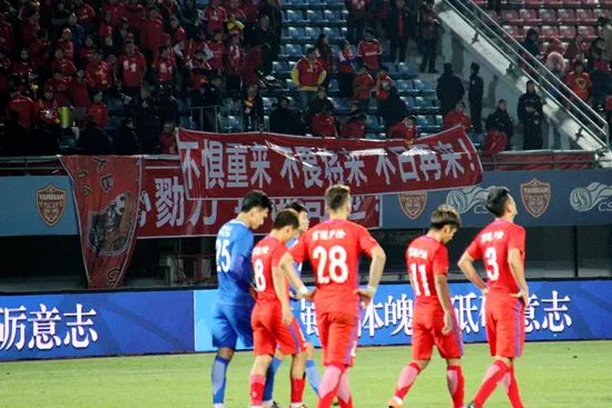 包含延边富德连胜扩大领先优势，引发热议的词条