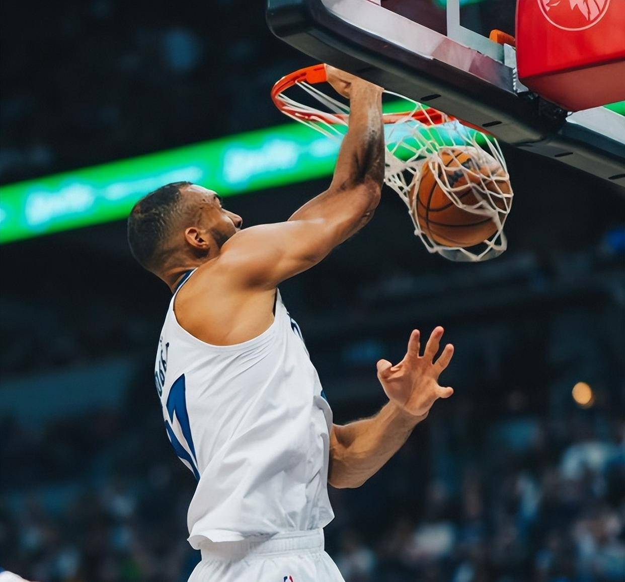 鹈鹕力克猛龙，挺进西部半决赛