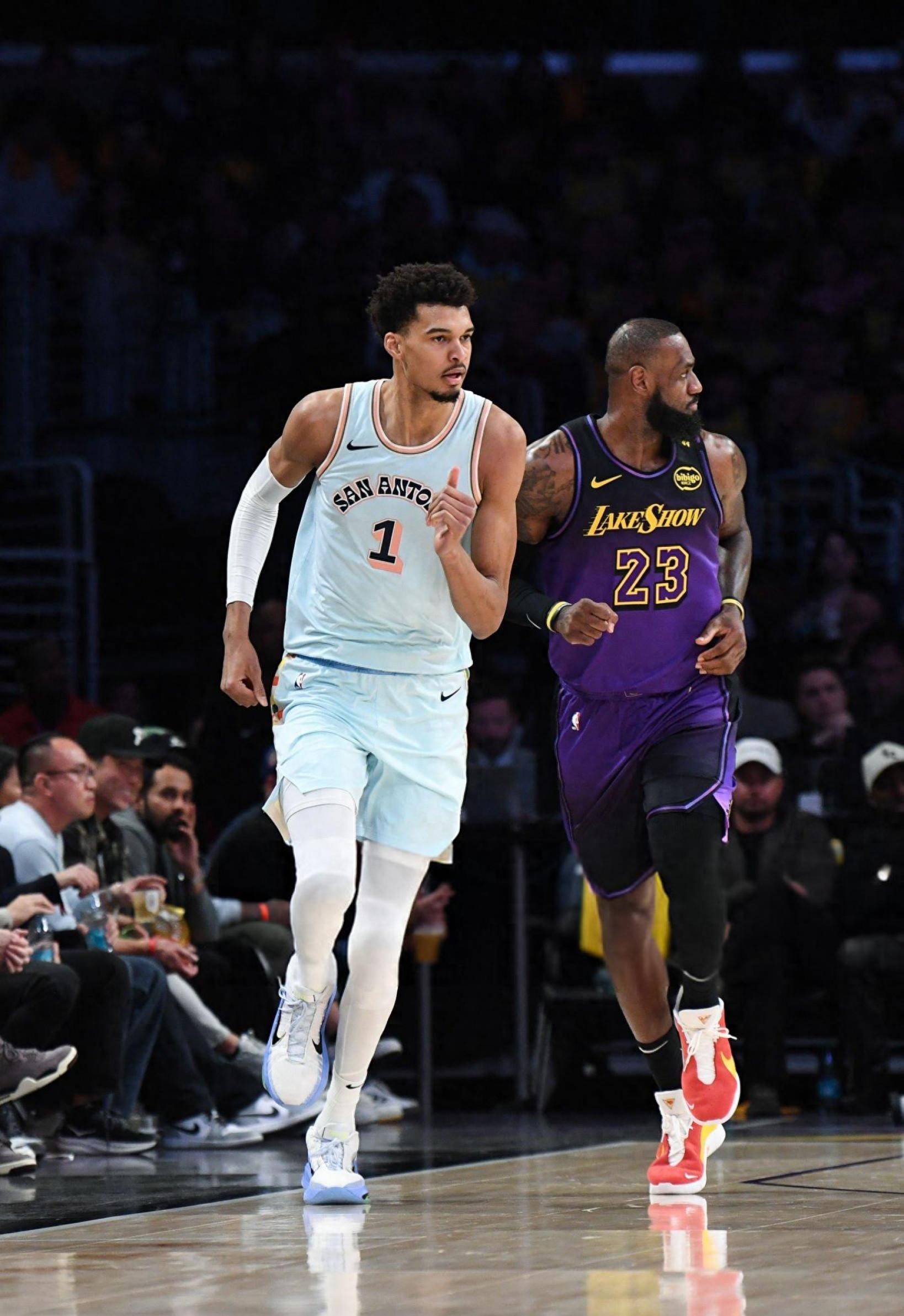 开云平台-关于季后赛夺冠球队低迷不振，连败透支士气的信息