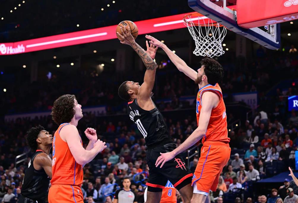 老鹰力克黄蜂,赢得三连胜 老鹰力克黄蜂,赢得三连胜