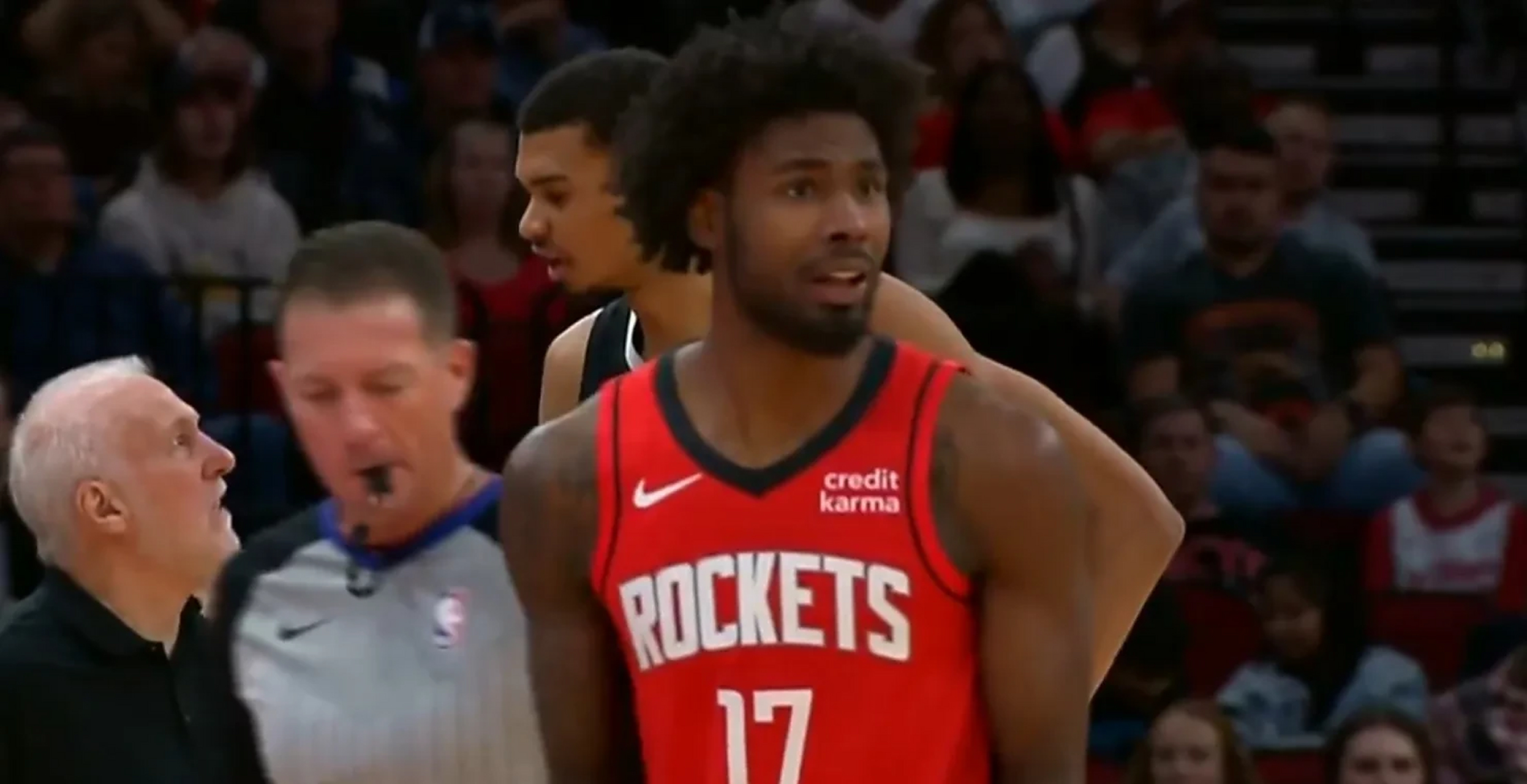 火箭大胜灰熊，夺得季后赛资格