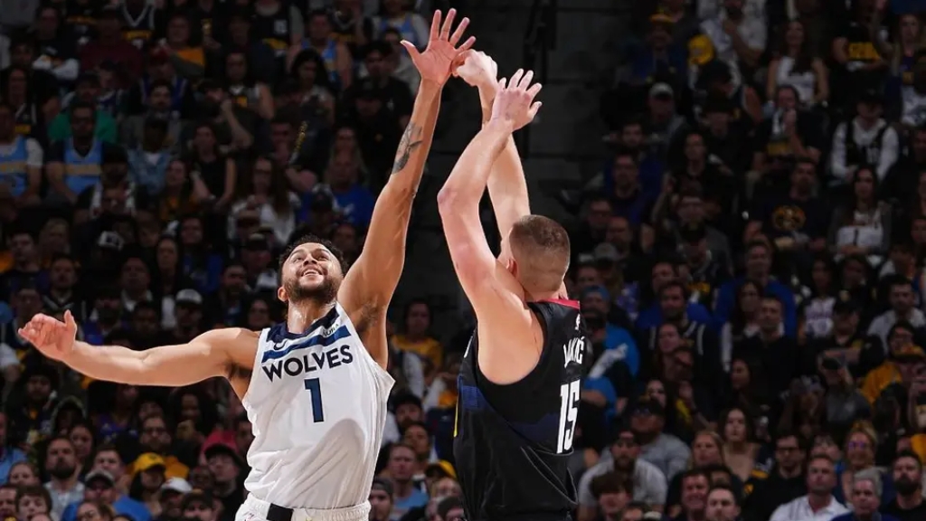 篮网主场大胜雷霆，继续追赶掘金