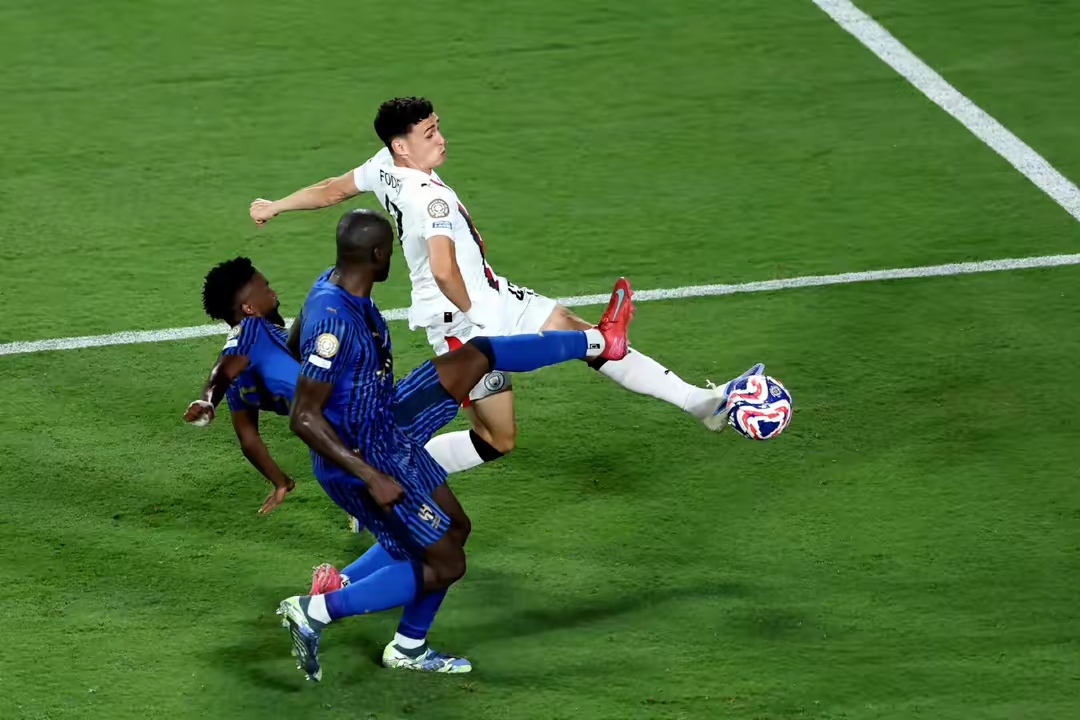 马赛完胜曼城，莱万带队取胜的简单介绍