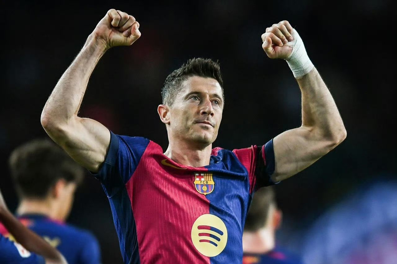 关于瑞士完胜巴萨，莱万点燃赛场的信息